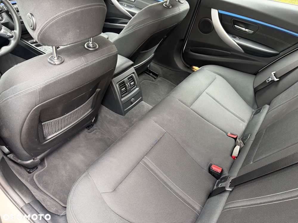 BMW Seria 3 320d - 8