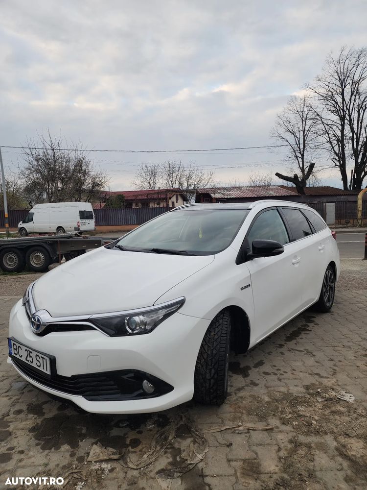 Toyota Auris 1.8 L VVT-i HSD Sol - 3