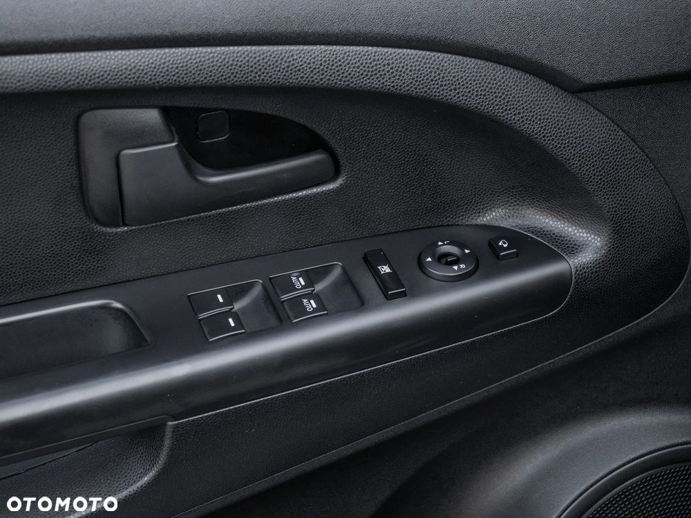 Kia Venga 1.6 CVVT Black Collection - 29