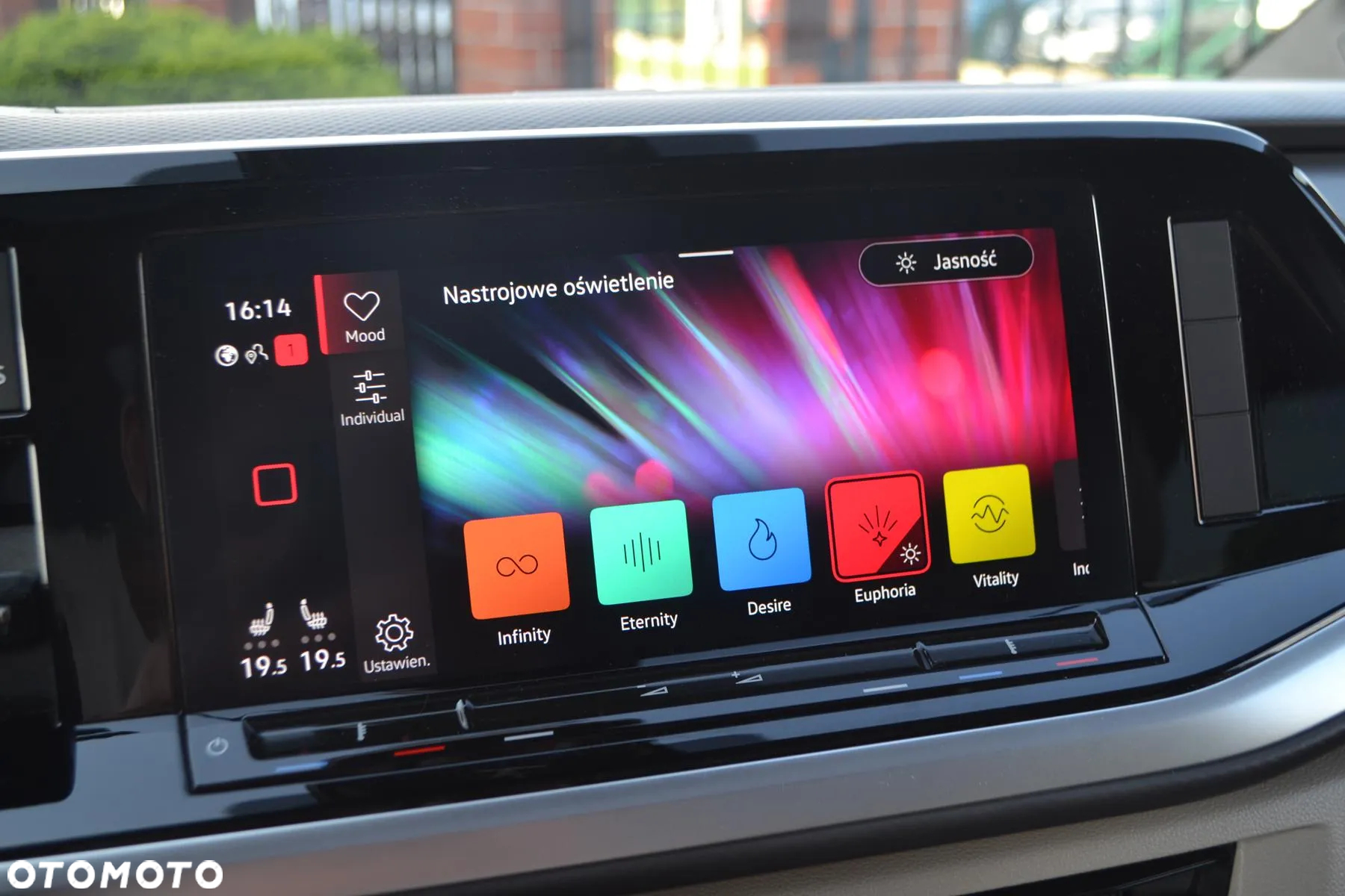 Volkswagen Multivan 2.0 TSI L2 Life DSG - 20