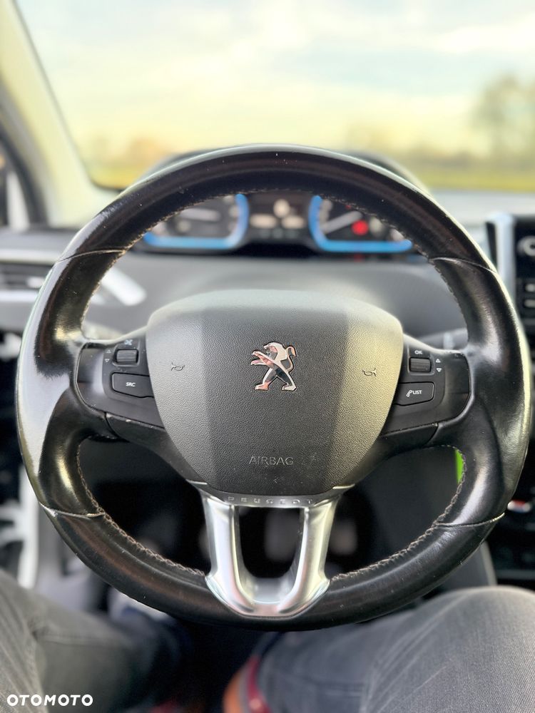 Peugeot 2008 1.2 Pure Tech Allure S&S - 30