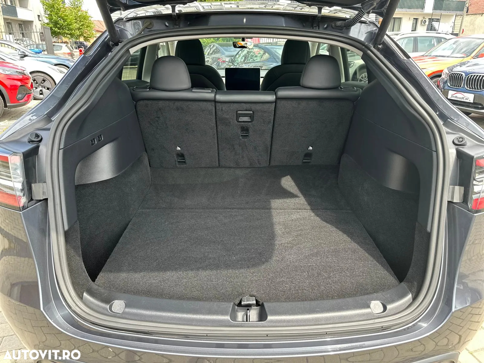 Tesla Model Y Long Range AWD - 27
