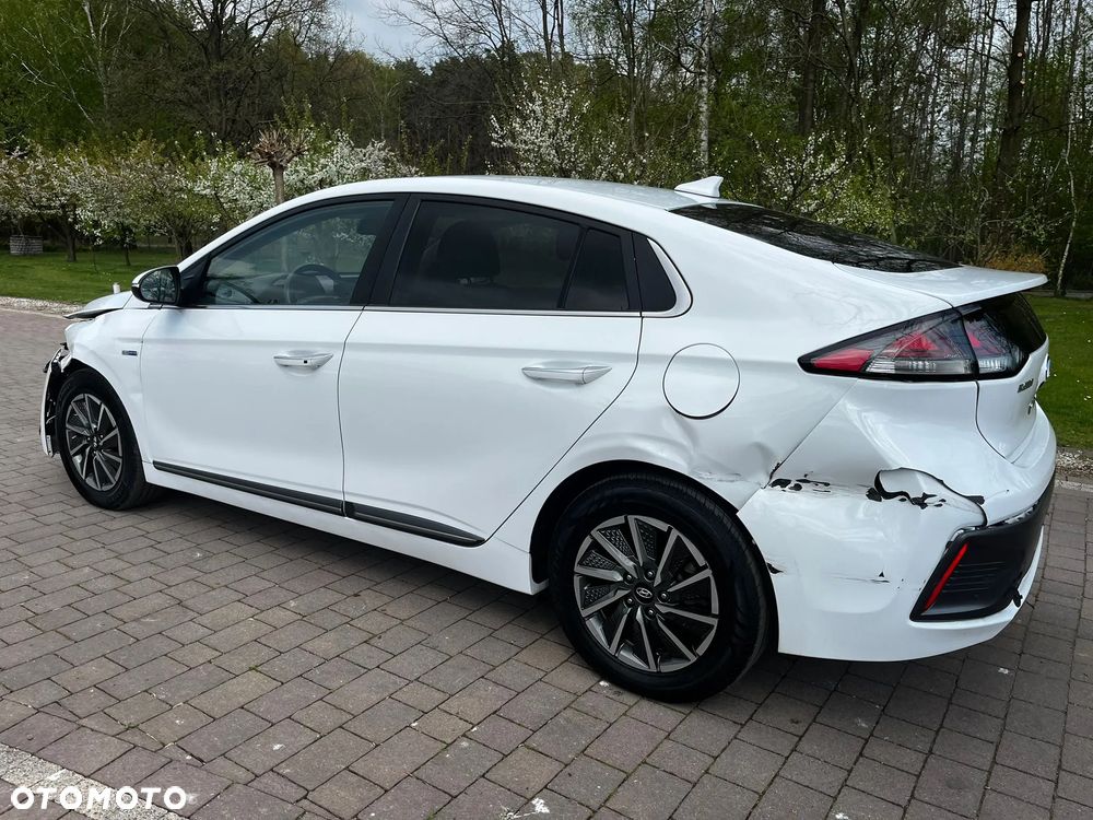 Hyundai IONIQ - 8