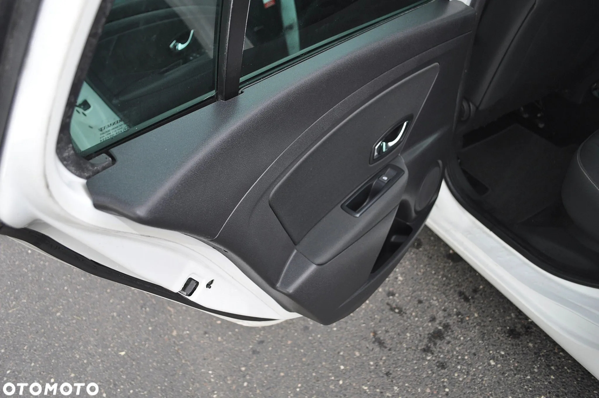 Renault Megane 1.5 dCi Limited EDC EU6 - 16