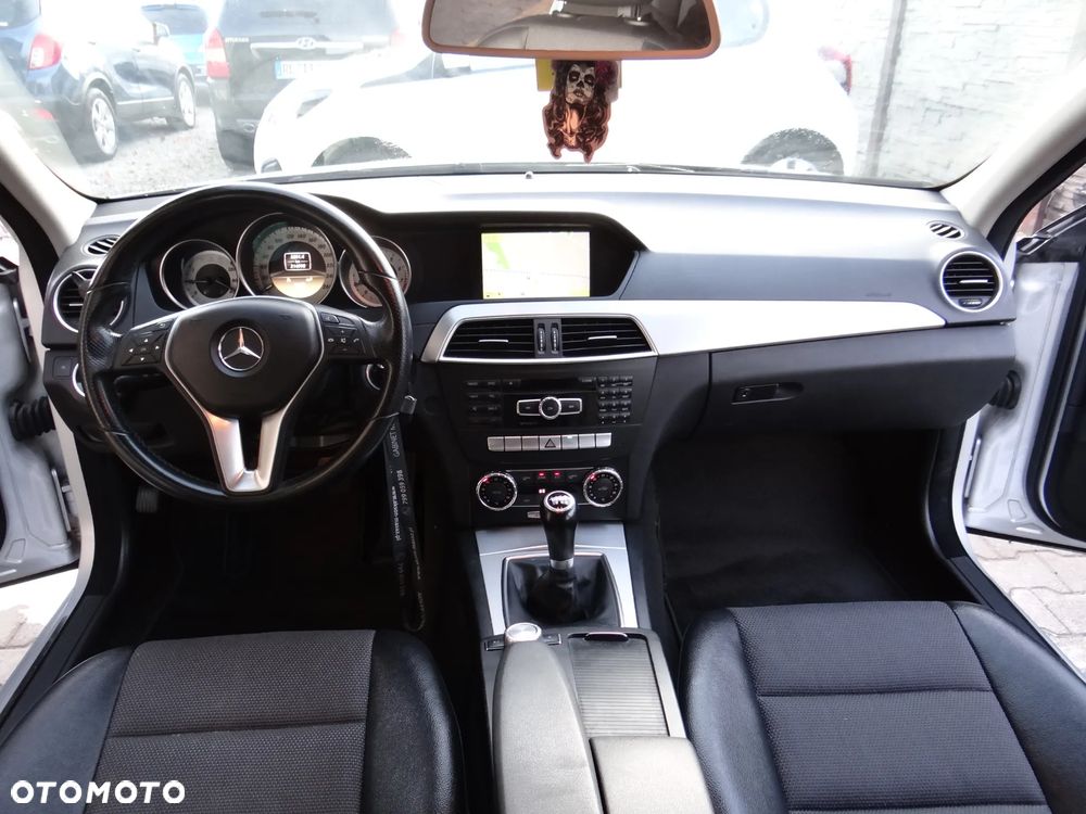 Mercedes-Benz Klasa C 180 CGI BlueEff Avantgarde - 9