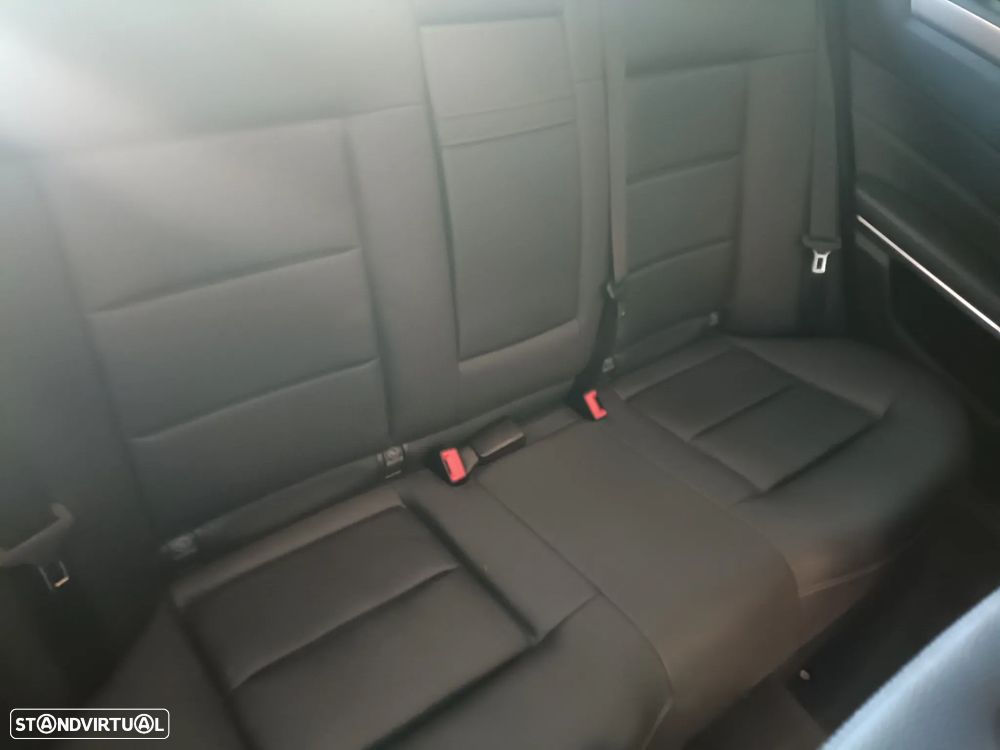 Mercedes-Benz E 220 BlueTEC Avantgarde Auto. - 4