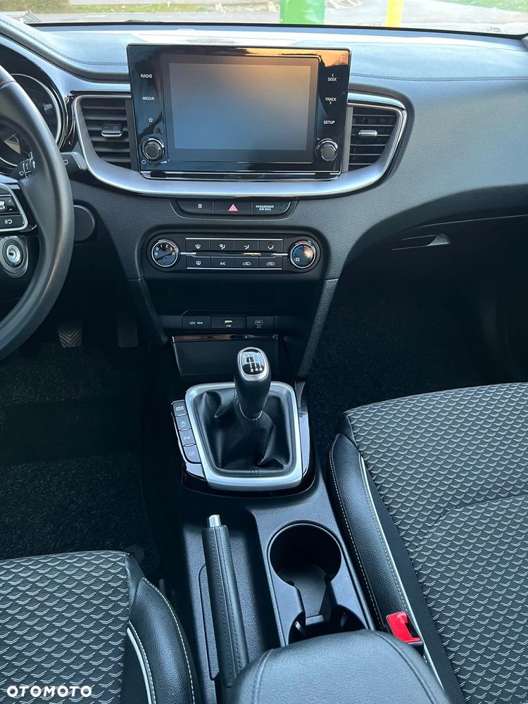 Kia Ceed 1.6 CRDi mHEV M - 15