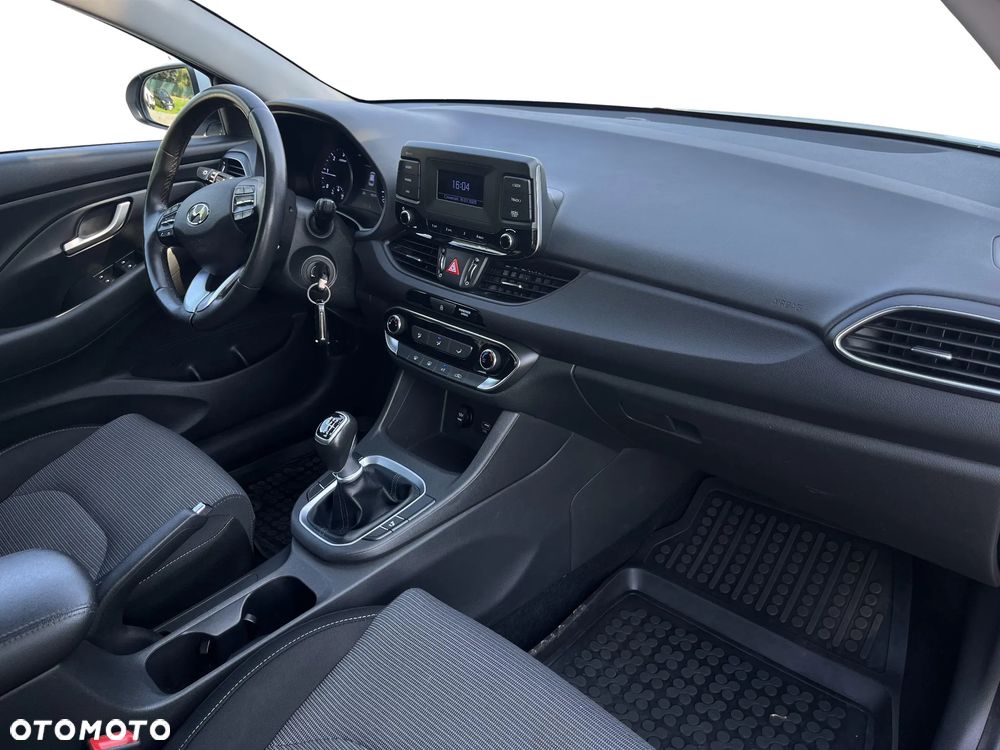 Hyundai i30 1.6 D Classic + - 31