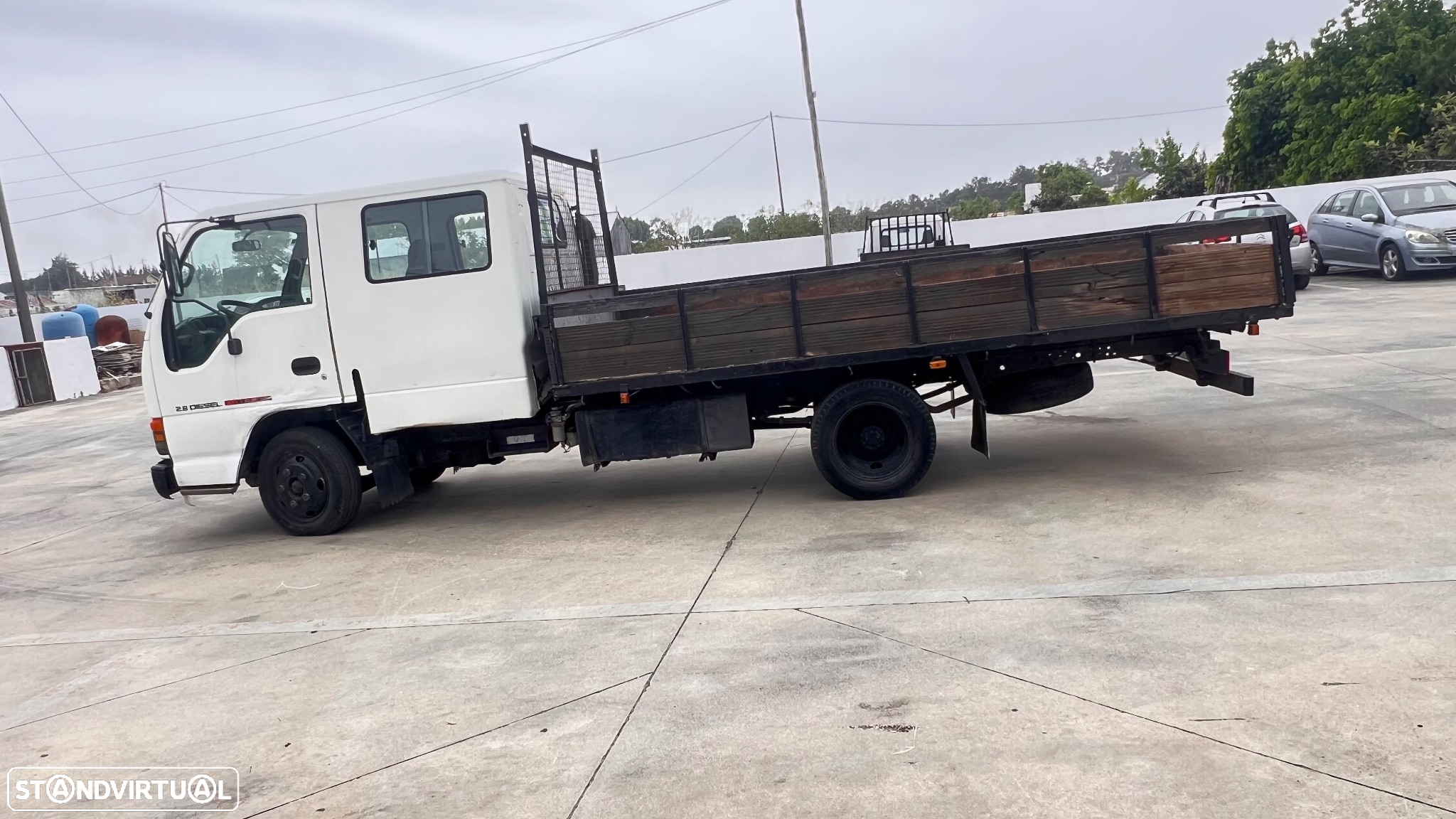 Isuzu NKR 55 LL5 D 7 lugares 2.8 d - 7