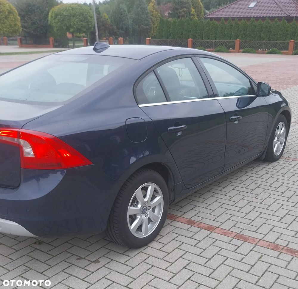 Volvo S60 D2 R-Design - 5