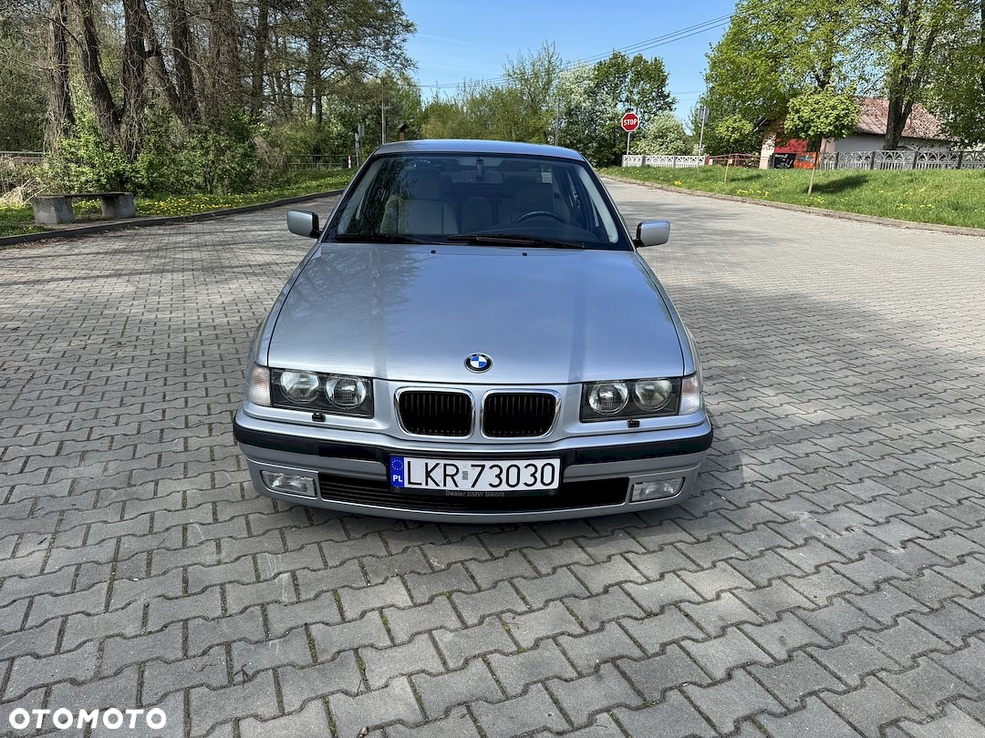 BMW Seria 3 320i - 3