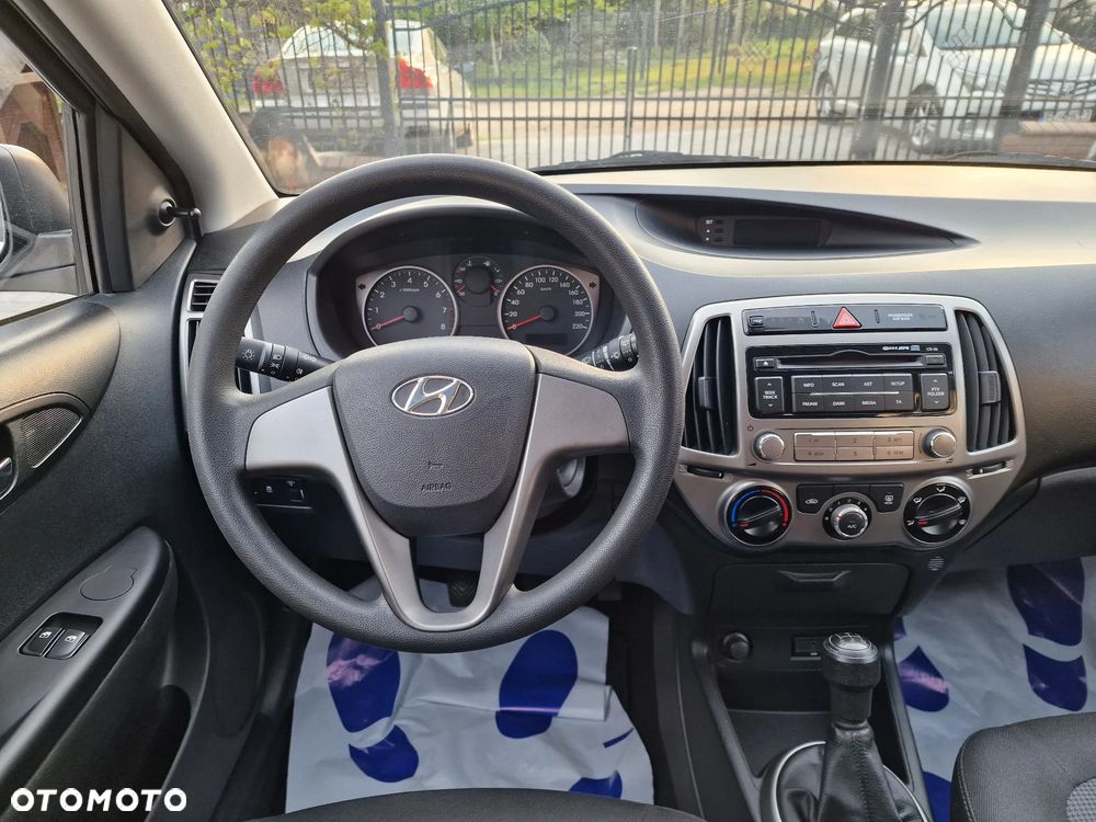 Hyundai i20 1.2 Fifa World Cup Edition - 18