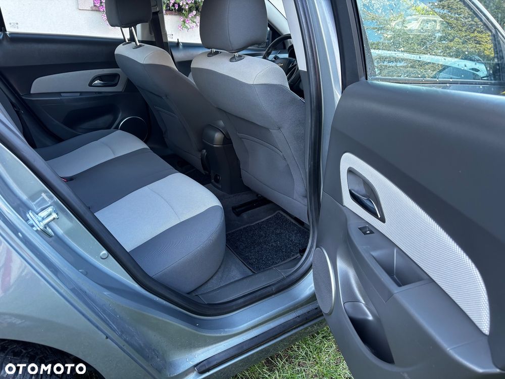 Chevrolet Cruze 1.8 LS - 3