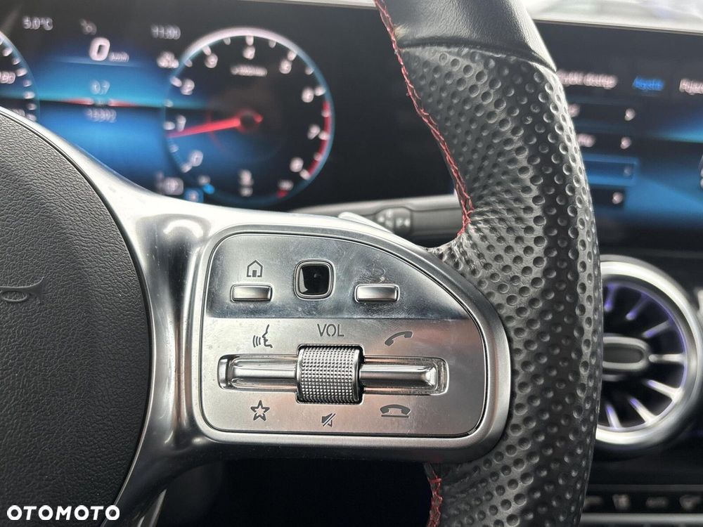 Mercedes-Benz GLB 200 4-Matic AMG Line 8G-DCT - 26