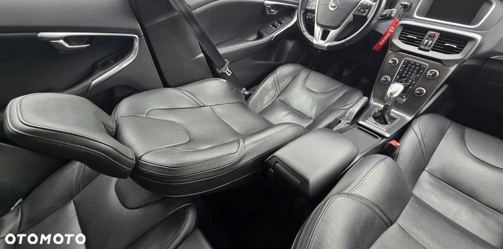 Volvo V40 - 24