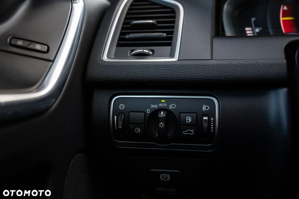 Volvo XC 60 D4 Drive-E Momentum - 27