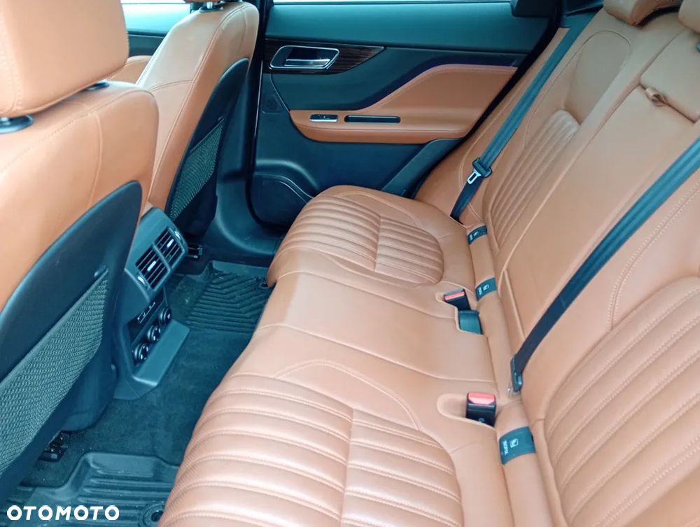 Jaguar F-Pace 2.0 i4D AWD Prestige - 9