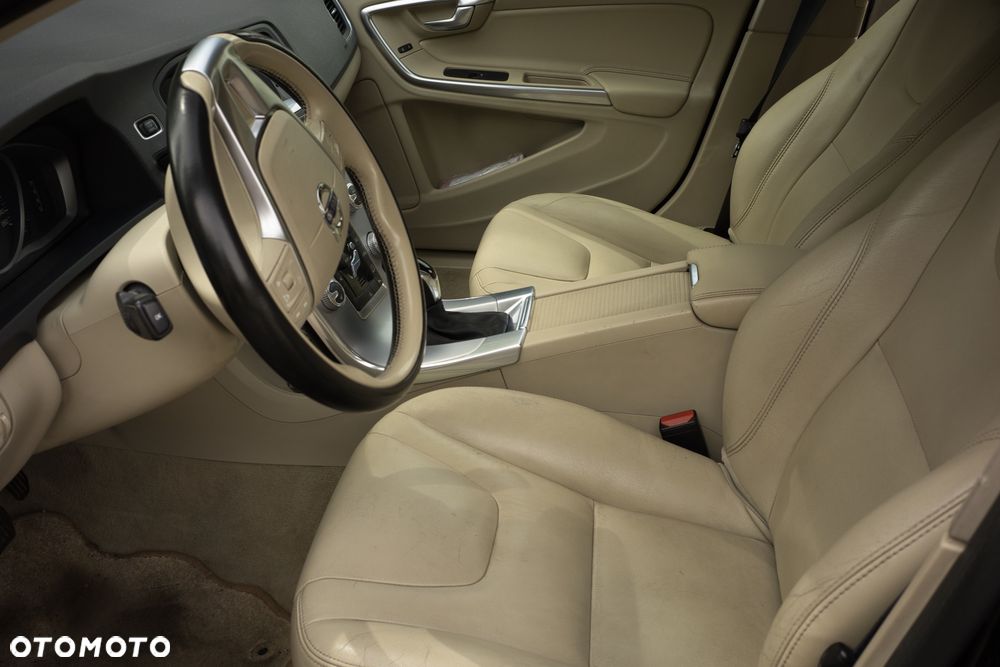 Volvo V60 Cross Country - 5