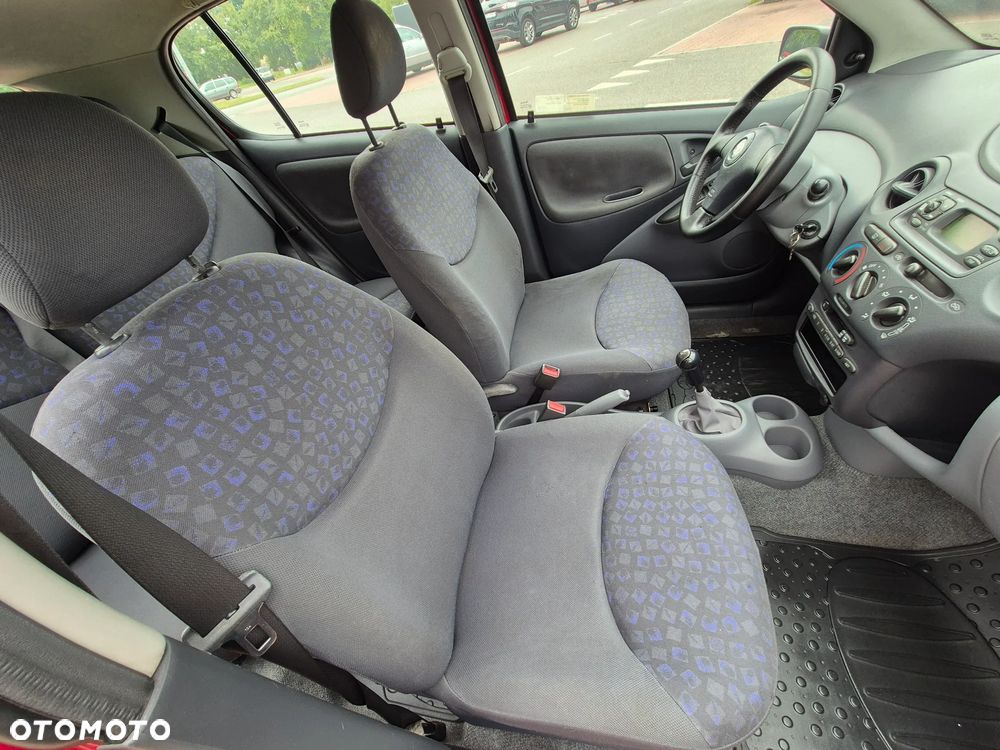 Toyota Yaris - 12