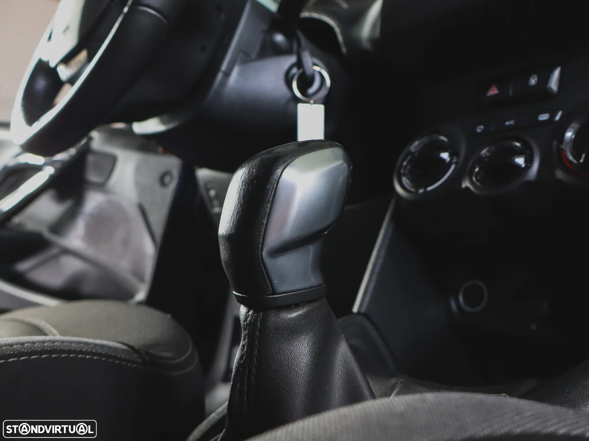 Peugeot 208 1.2 PureTech Style - 27