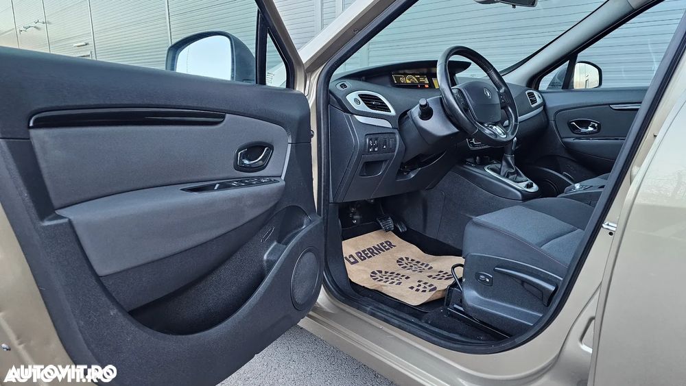Renault Scenic - 24