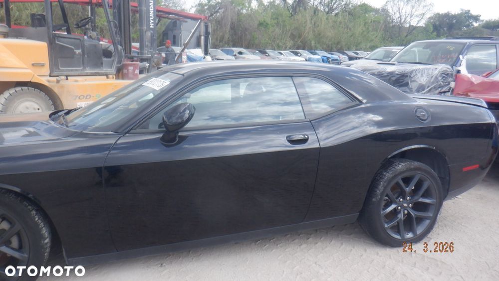 Dodge Challenger - 10