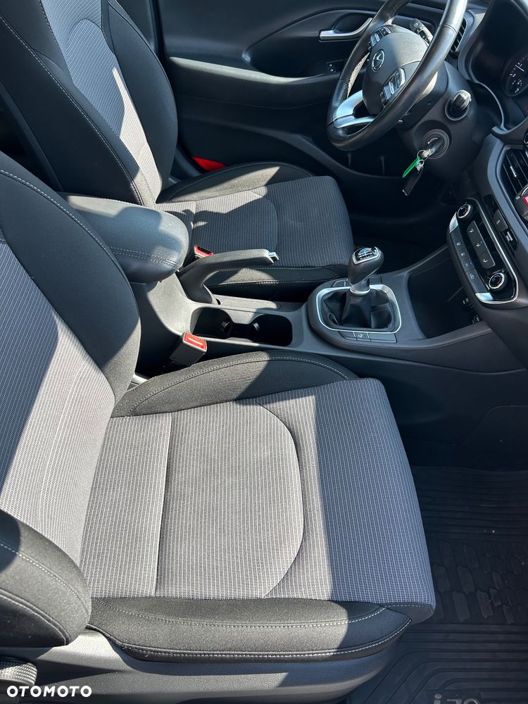 Hyundai i30 1.5 DPI Classic + - 10