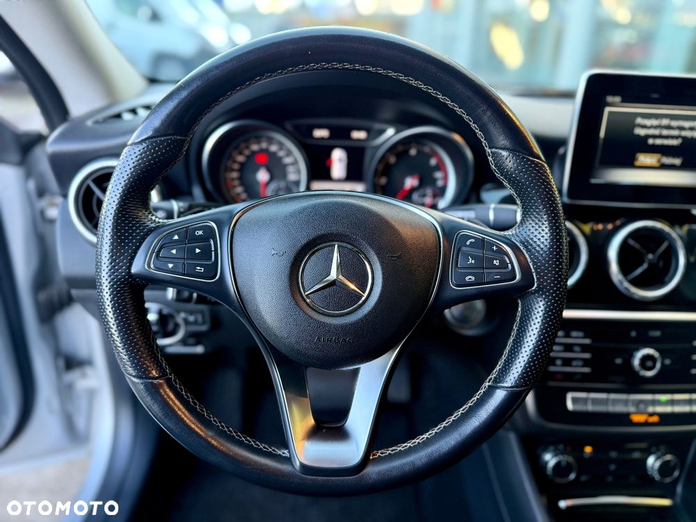 Mercedes-Benz CLA 200 d 7G-DCT Urban - 18