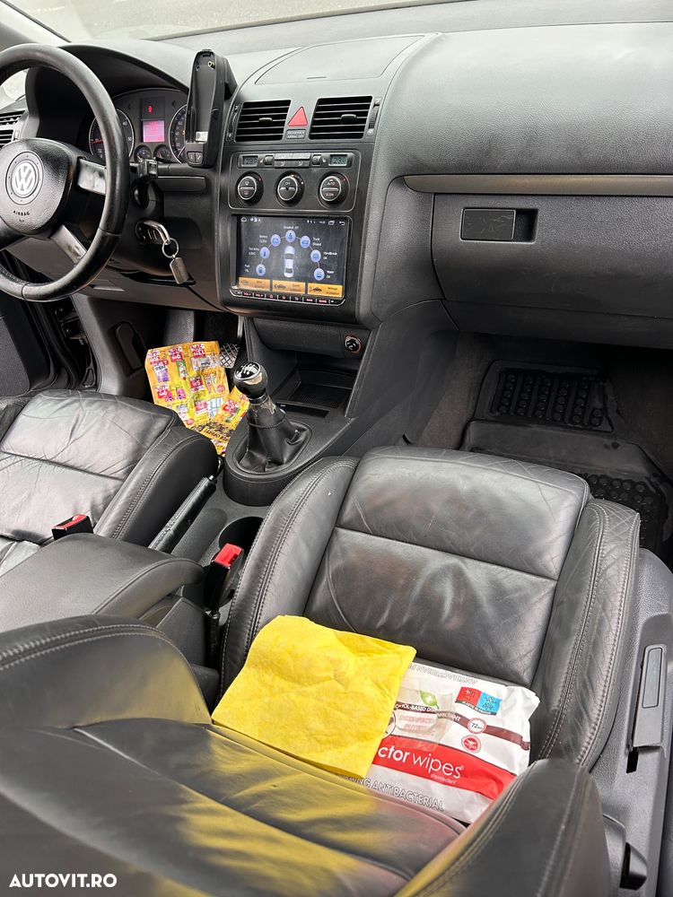 Volkswagen Touran - 8