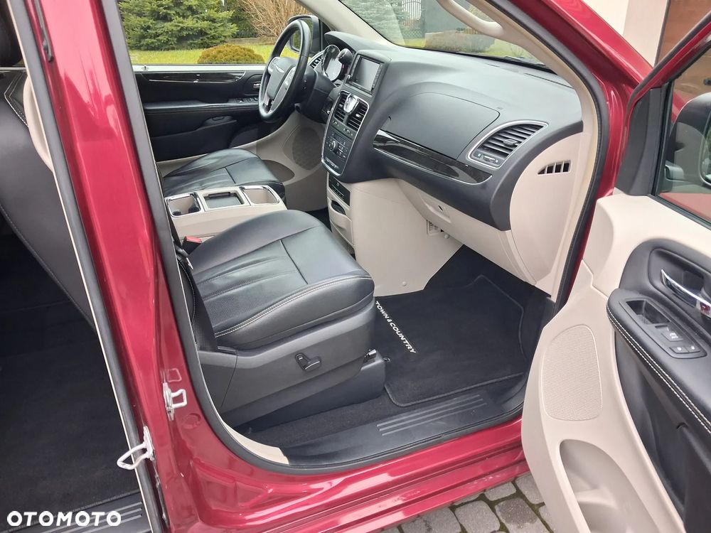 Chrysler Town & Country 3.6 Limited - 12