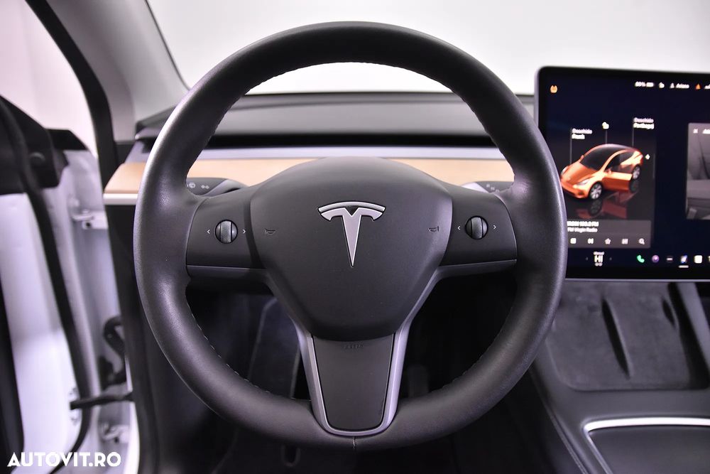 Tesla Model Y - 16