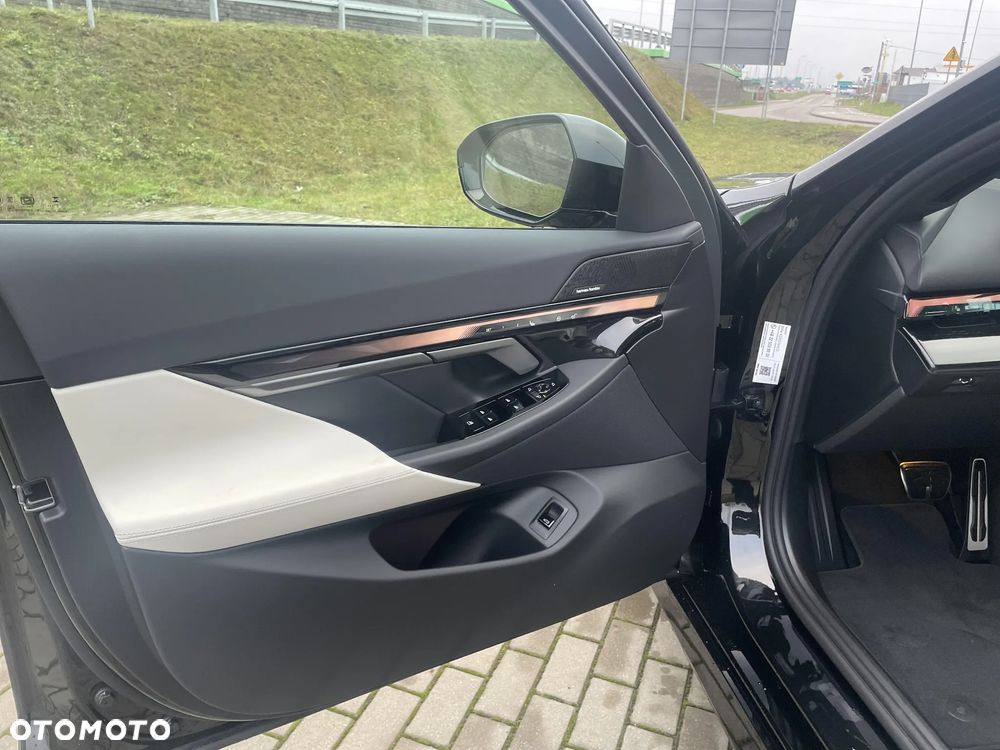 BMW Seria 5 520d xDrive mHEV M Sport - 4