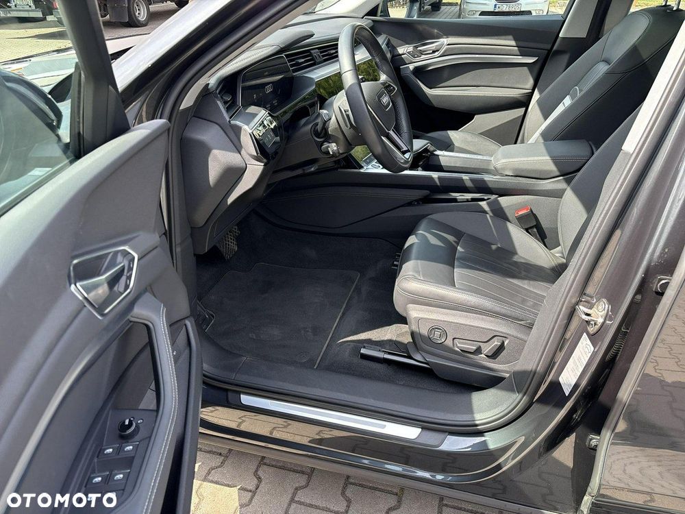 Audi e-tron - 11