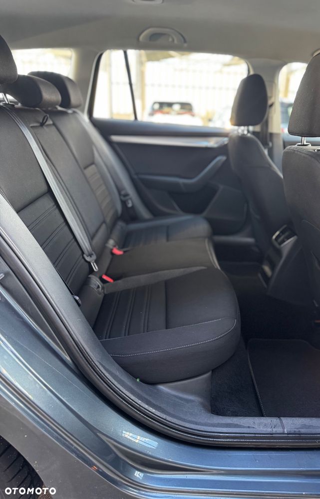 Skoda Octavia 2.0 TDI SCR Ambition DSG - 29