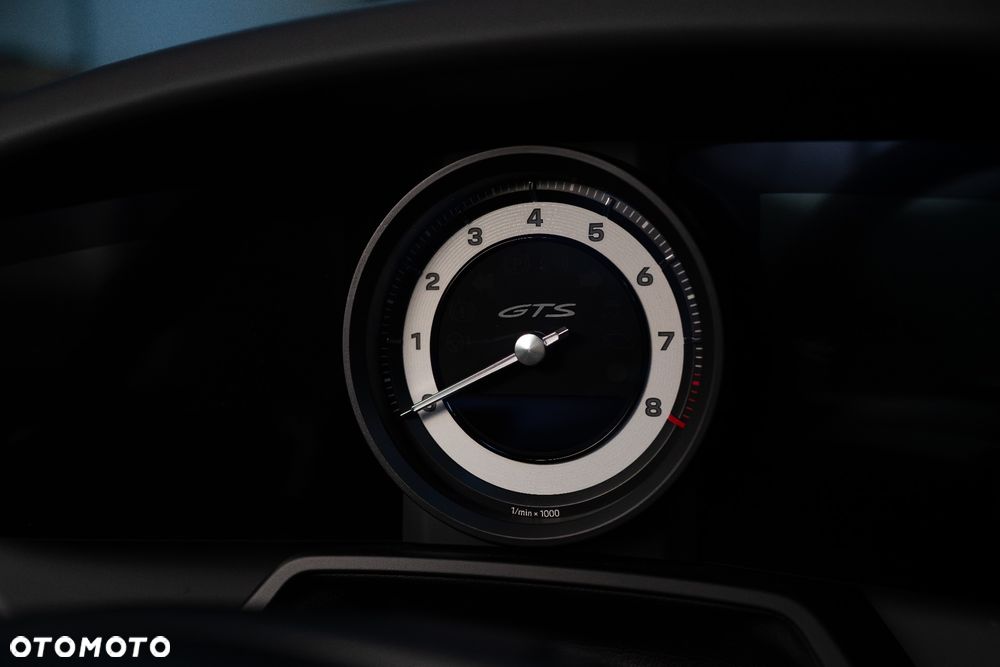 Porsche 911 Carrera 4 GTS - 14