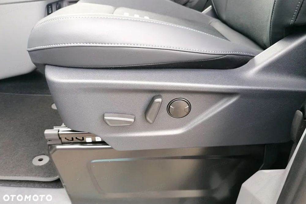 Ford Tourneo Custom - 16