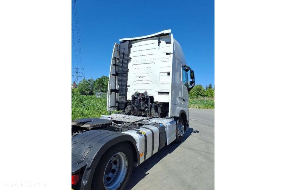 Volvo Vehicle Tractor 4x2 Standard - 2