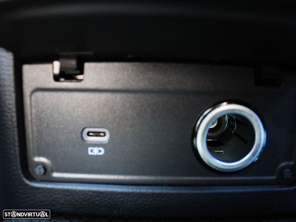 VW Passat Variant 2.0 TDI Business DSG - 25
