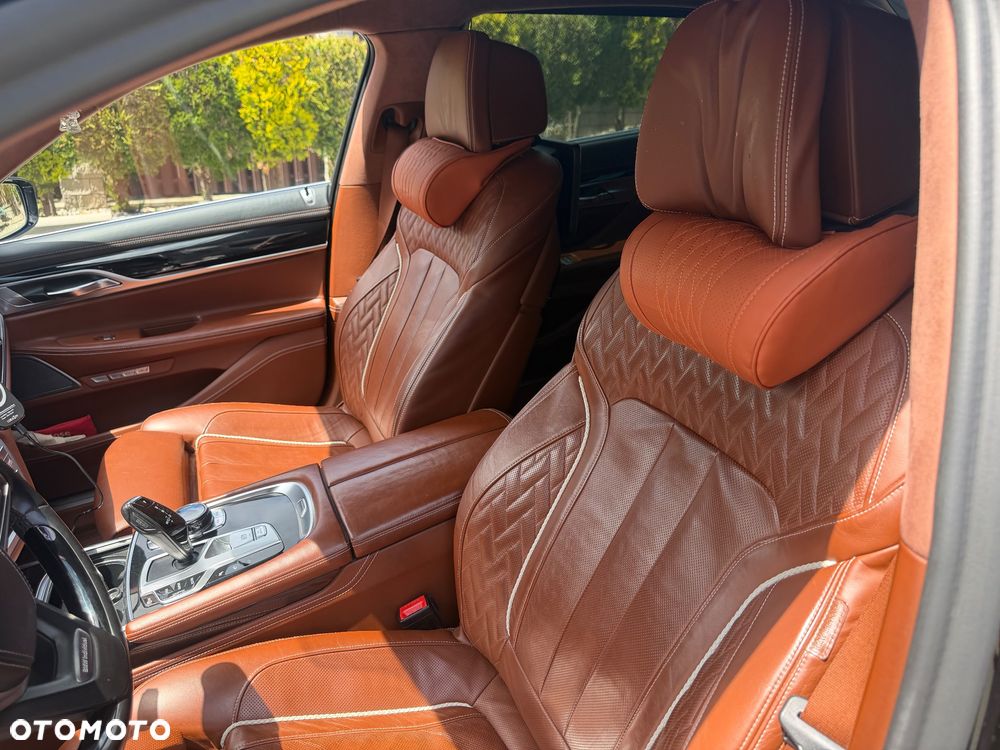 BMW Seria 7 750Li xDrive - 25