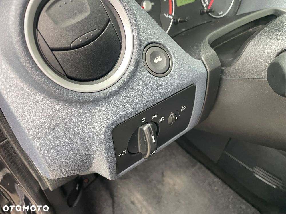 Ford Fiesta 1.3 Ambiente - 9
