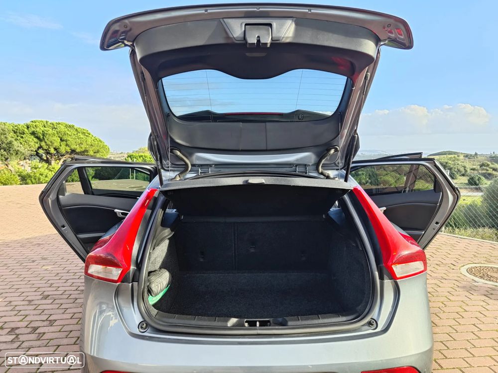 Volvo V40 D2 R Design - 7