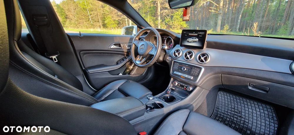 Mercedes-Benz CLA 250 7G-DCT AMG Line - 9