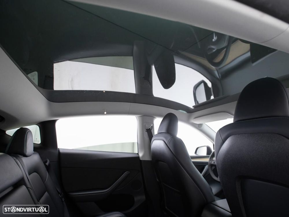 Tesla Model Y Performance Dual Motor AWD - 14