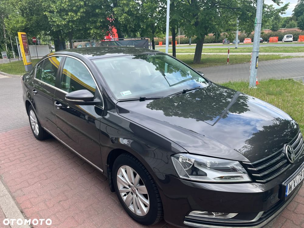 Volkswagen Passat - 1