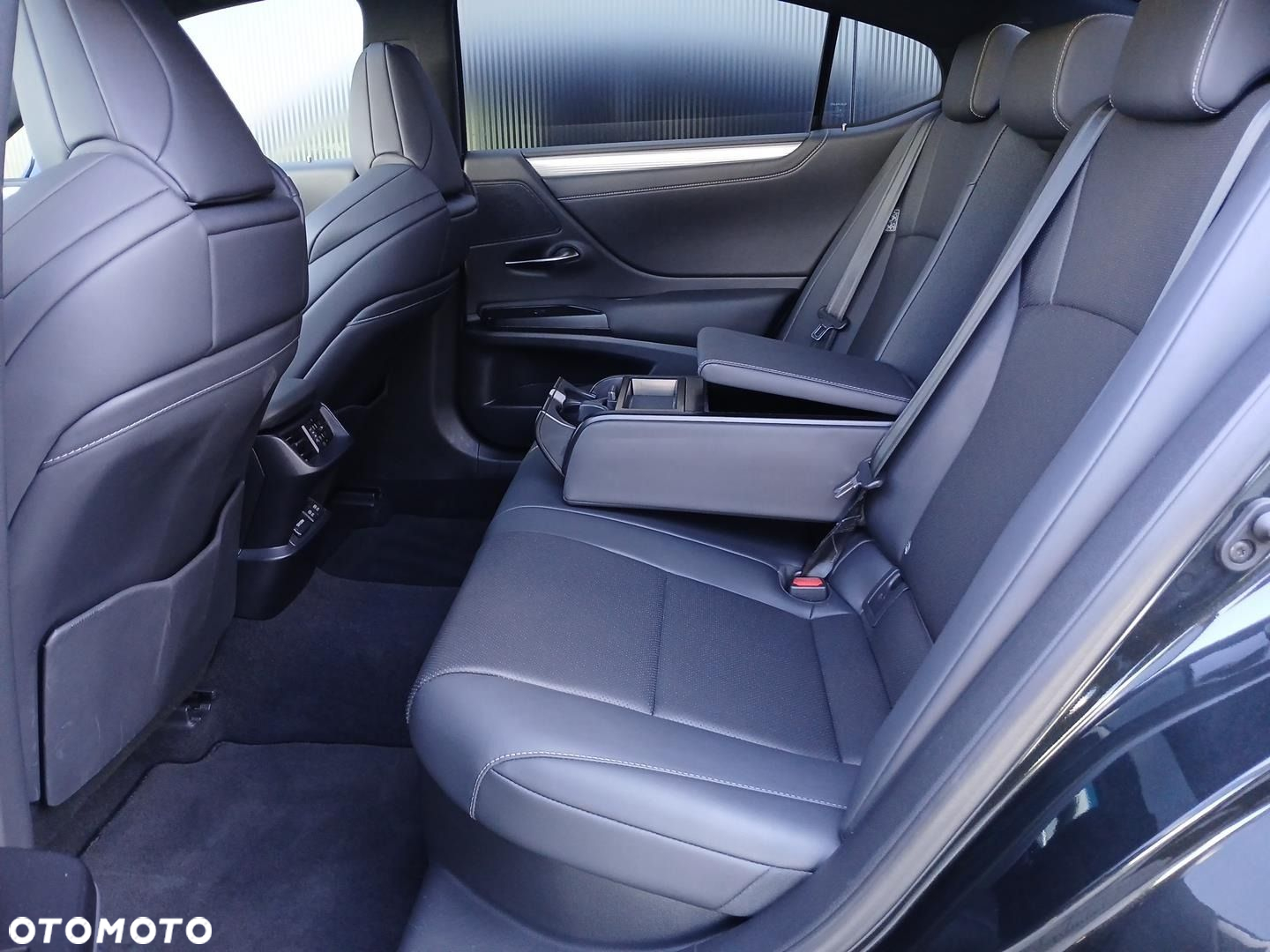 Lexus ES 300h F Sport Edition - 27