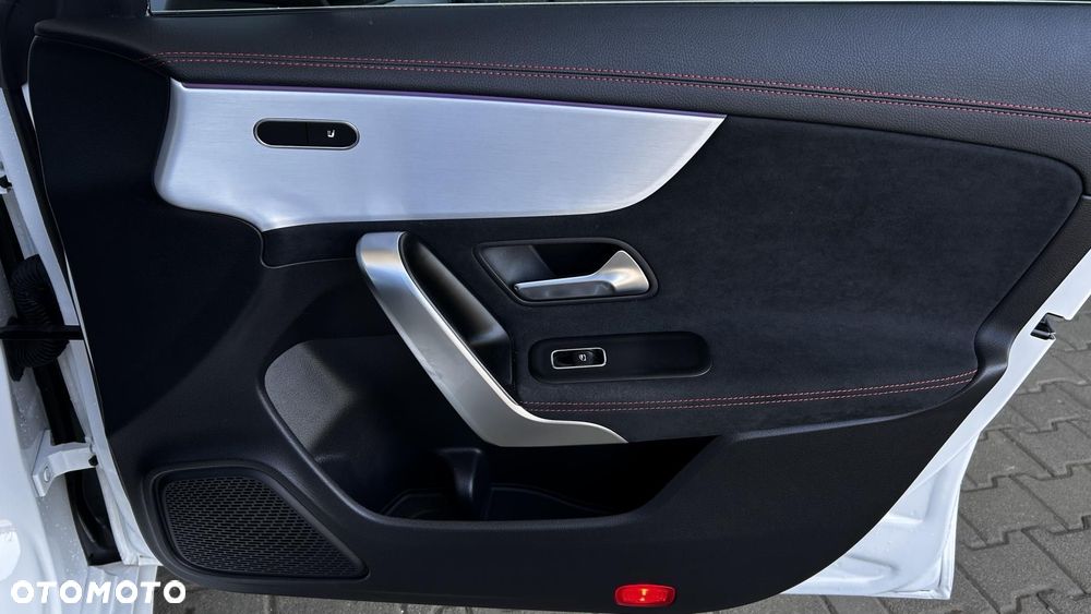 Mercedes-Benz CLA 180 AMG Line 7G-DCT - 25