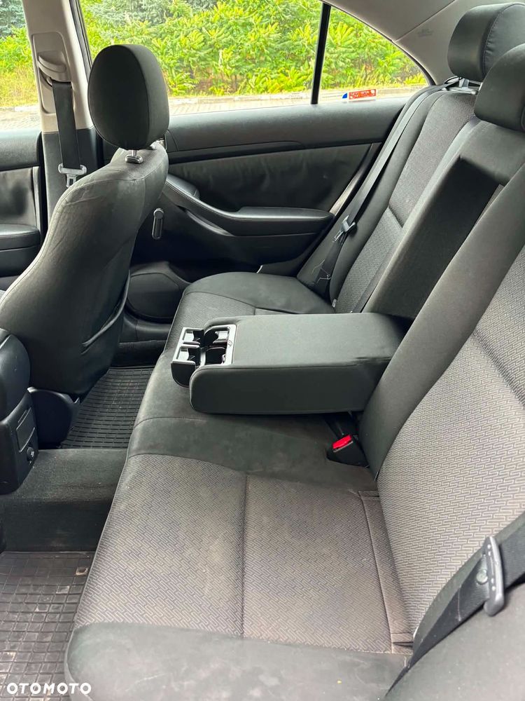Toyota Avensis 1.8 VVT-i Terra - 8