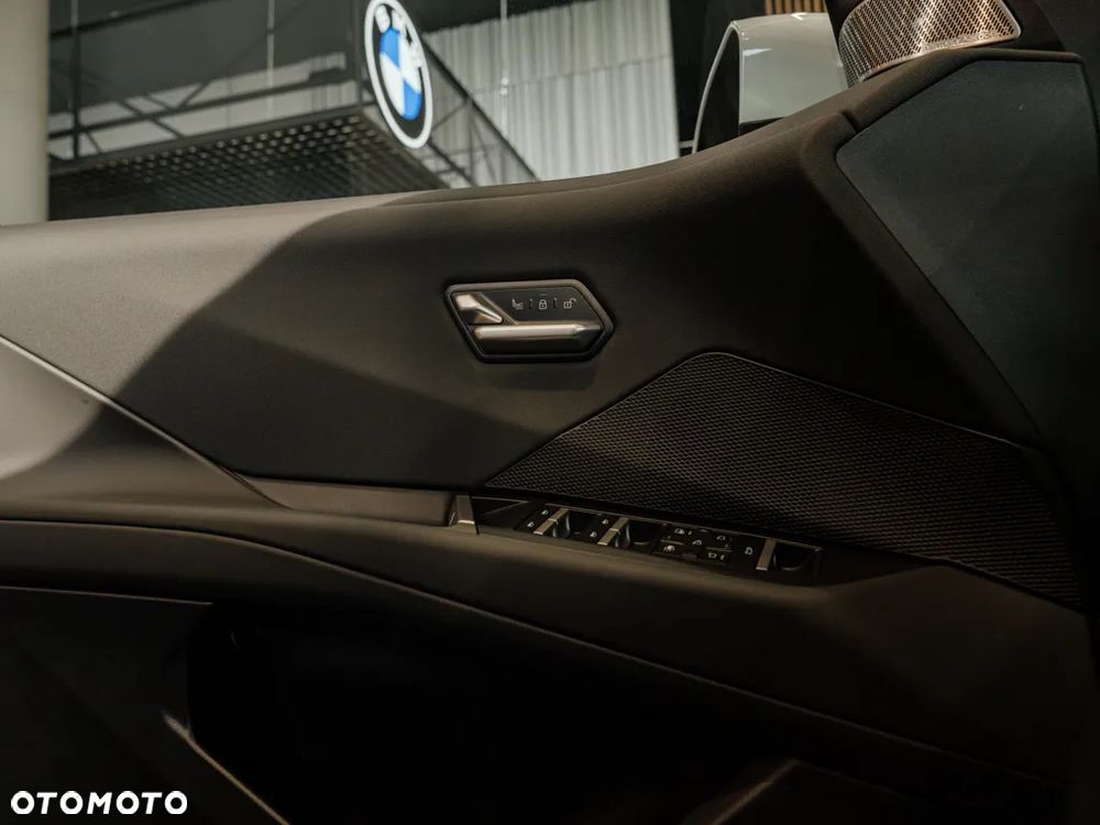 BMW iX3 - 12