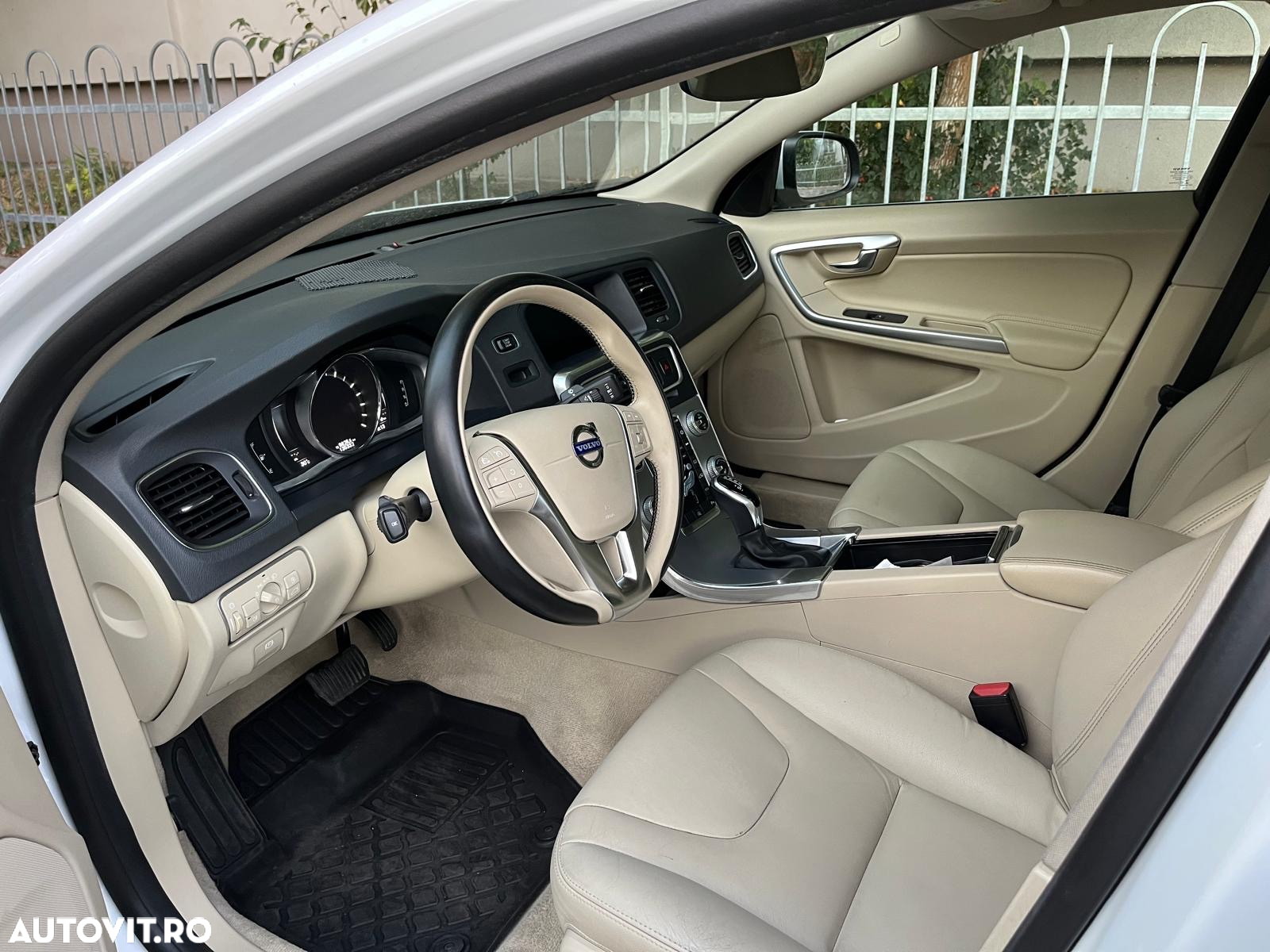Volvo S60 T3 Momentum - 4