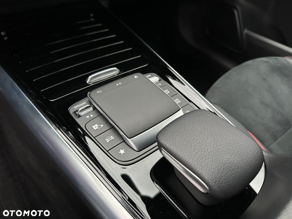 Mercedes-Benz GLA 200 AMG Line - 29